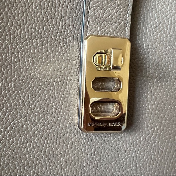 Michael Kors Carson Carryall Tote and Smartphone Wallet Bundle Pebbled Leather - Picture 2 of 16